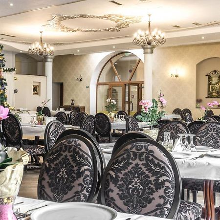Hotel Ferdinand Hátszeg Kültér fotó