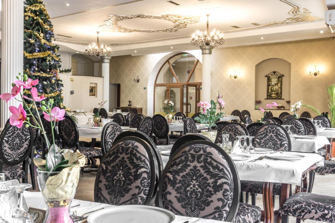 Hotel Ferdinand Hátszeg Kültér fotó