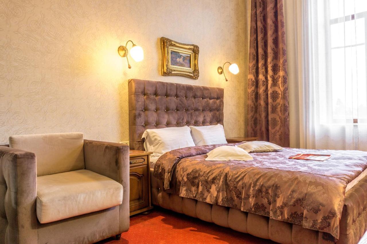 Hotel Ferdinand Hátszeg Kültér fotó