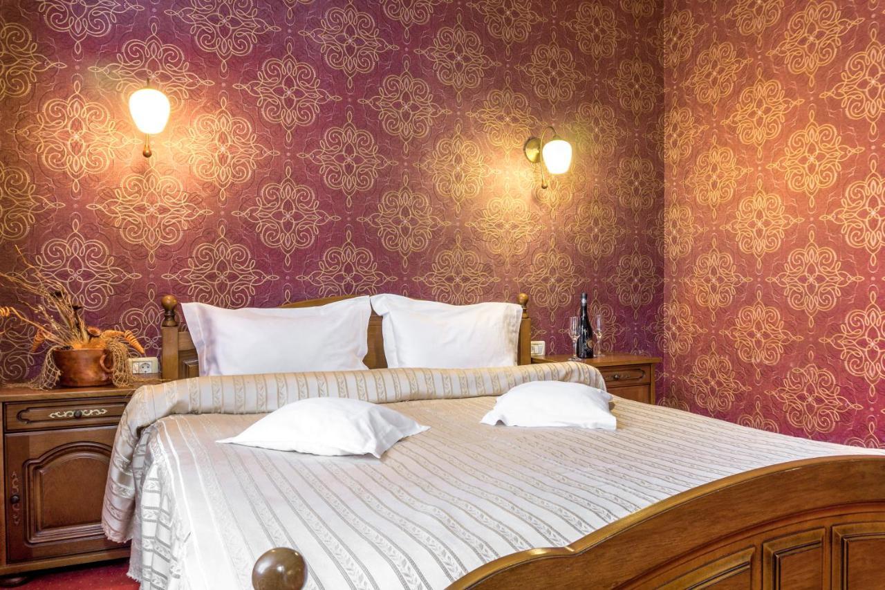 Hotel Ferdinand Hátszeg Kültér fotó