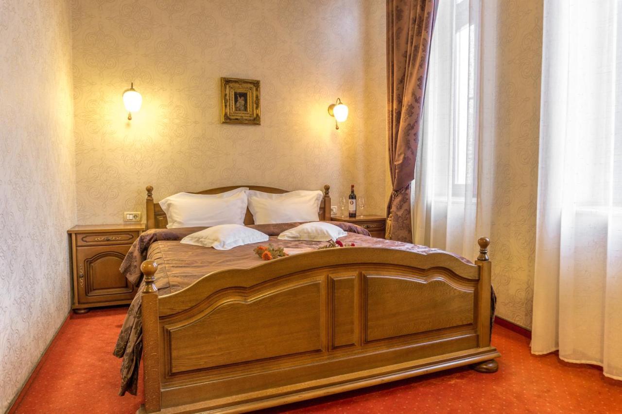 Hotel Ferdinand Hátszeg Kültér fotó