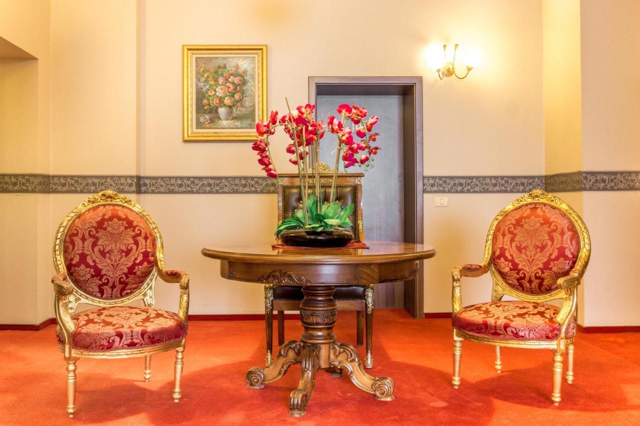 Hotel Ferdinand Hátszeg Kültér fotó