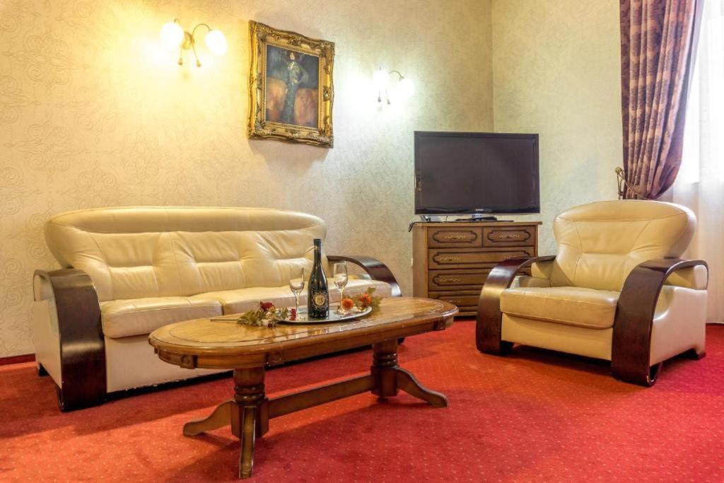 Hotel Ferdinand Hátszeg Kültér fotó